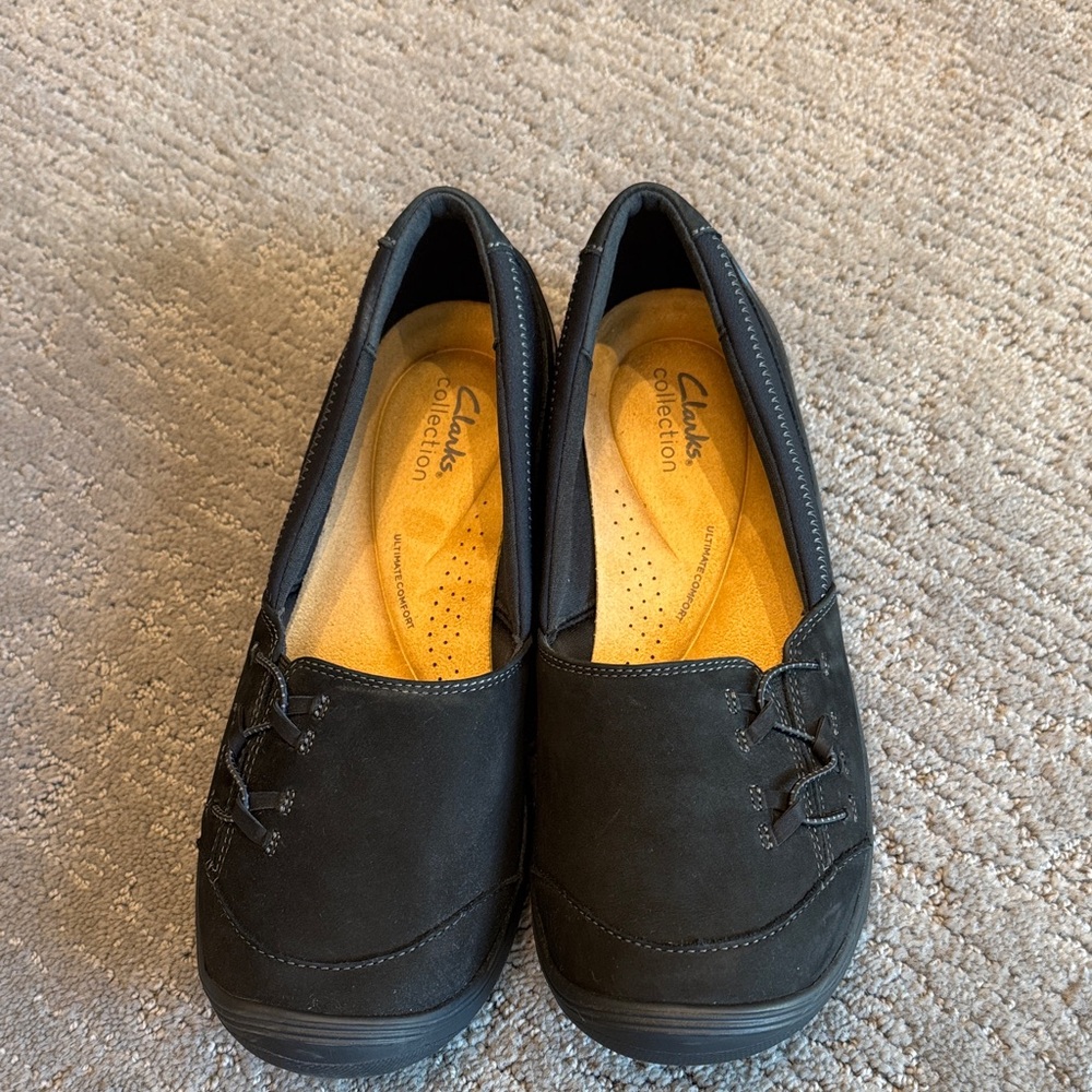 Clarks Women's  Fiana Ease Black Flats New without box